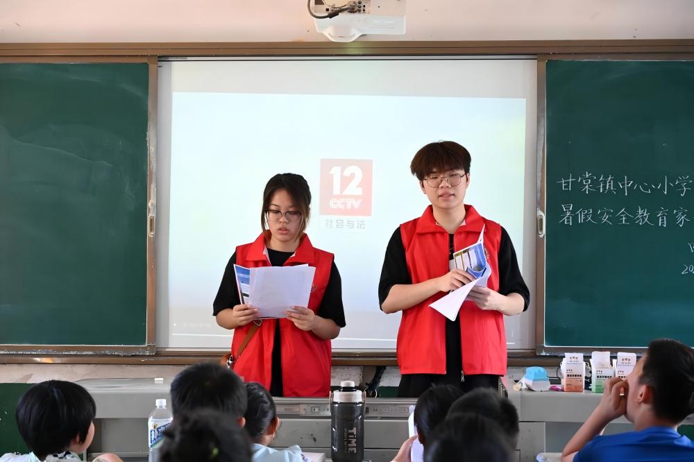 智啟童蒙初逢AI：前沿AI智慧科普服務團開啟首日啟蒙之旅