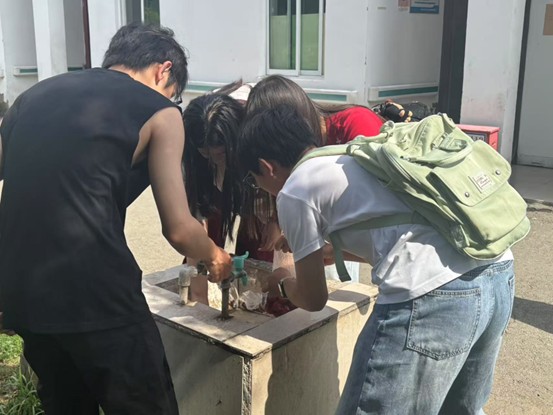 溫情暖夕陽 ——淮北師大“銀齡暖陽” 團隊開展敬老院實踐活動