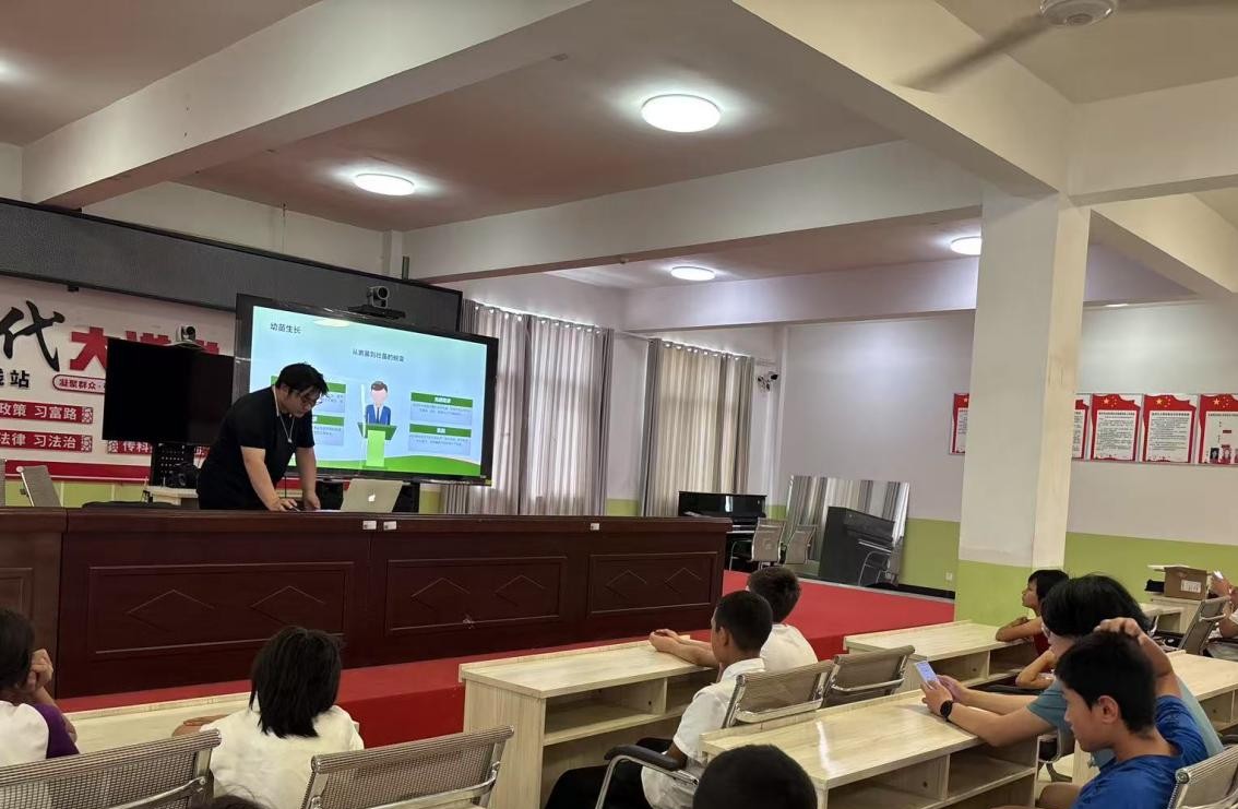 紅領巾課堂傳綠意 麥蓋提童心播希望