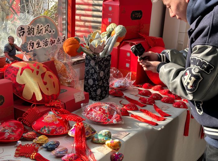 包羅萬“香”探藝小隊赴徐州探尋馬莊香包：傳承非遺技藝，弘揚中華之香