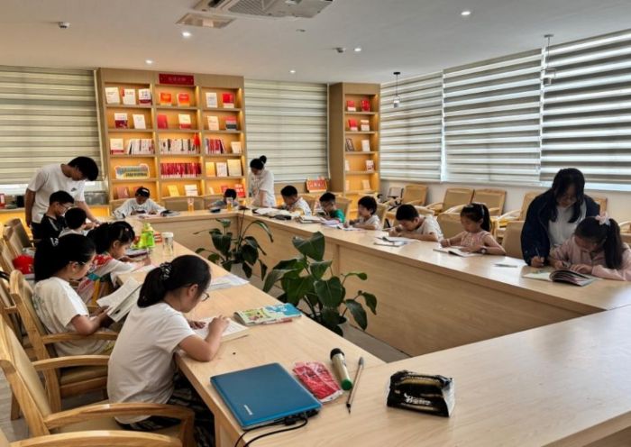 中西交通千秋業，國際交融外向事