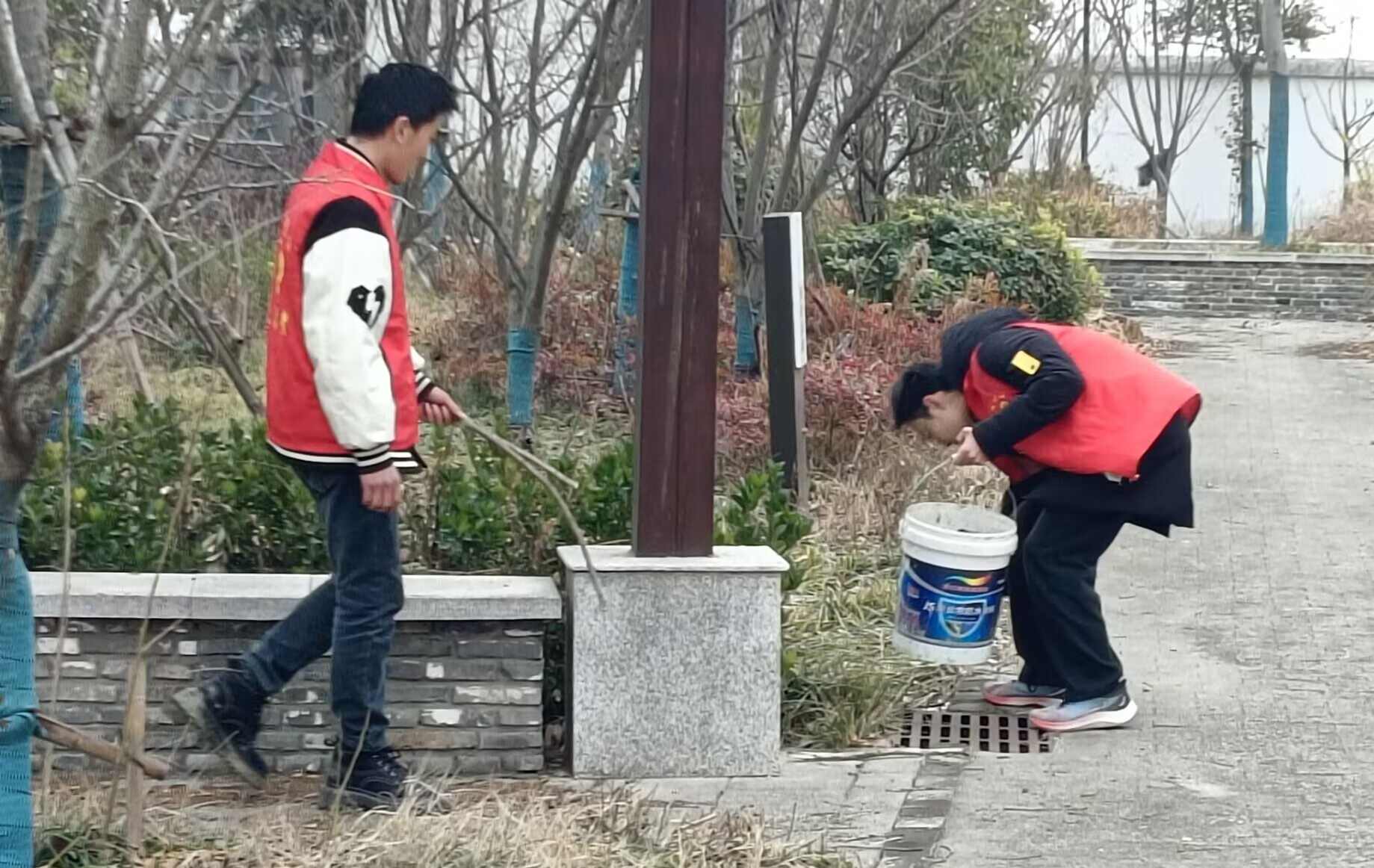 打掃圣廟村村村委會：從點滴行動彰顯鄉村治理新風尚