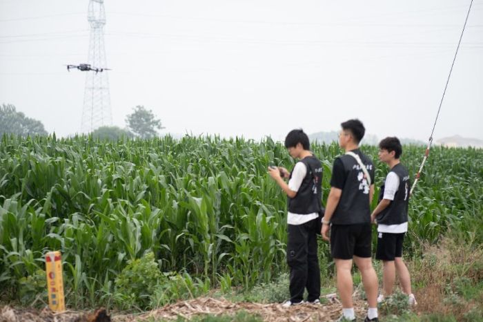 科技紙鳶實踐團利用無人機調(diào)研助力盛屯村布局規(guī)劃