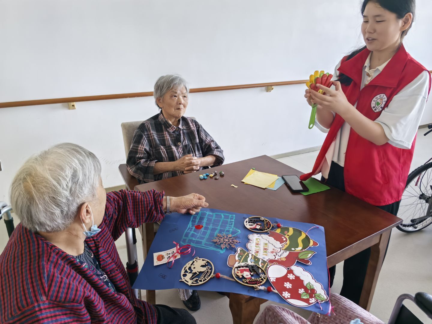 善德公寓里的青春匠心：安徽工業大學志愿者的多維度助老實踐