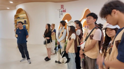 橙香飄逸處，青春助農時----武漢東湖學院師生探秘秭歸柑橘文化