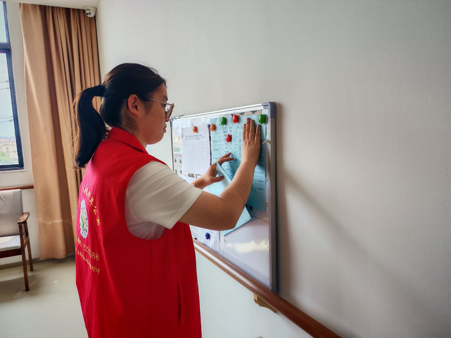 青春伴夕陽：安徽工業大學志愿者送暖善德老年公寓