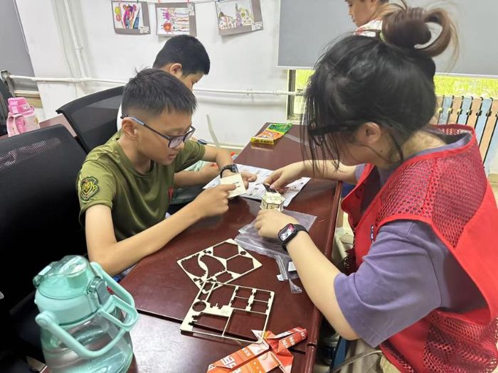 執模型之手，啟科學之窗