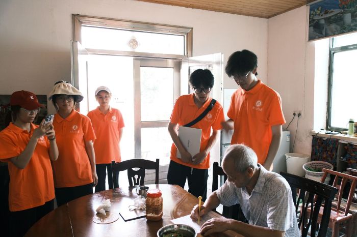 湖南工商大學“治水七星隊”赴西湖寺村“三下鄉”——金融“活水”潤鄉村，青春腳步量民情