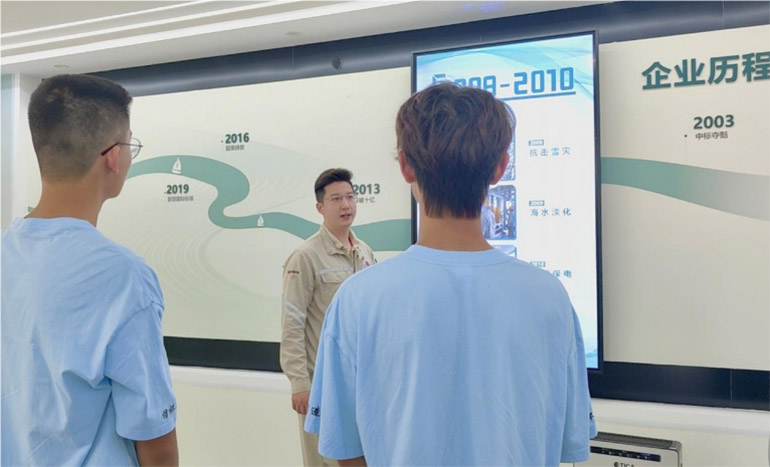 萬里學子探西周鎮企業，共繪高質量發展新藍圖