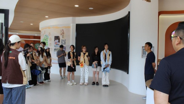 青春執筆繪橙鄉 校地攜手助振興 —— 武漢東湖學院學子三赴秭歸 解碼臍橙產業