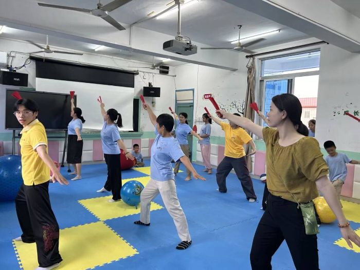 扇影流芳，艾香傳意：志愿之路，與“星”同行的溫暖刻度