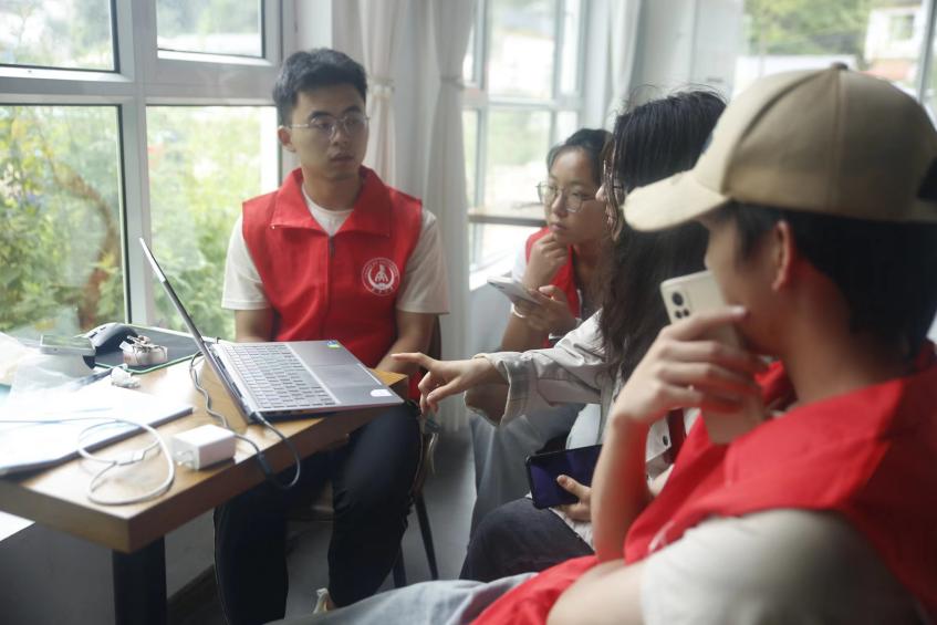 行走的思政課 | 長安大學赴貴州畢節(jié)“渭愛育夢赴黔川·攜手啊嘎助振興”暑期社會實踐隊——“家”有溫暖，“訪”有溫度
