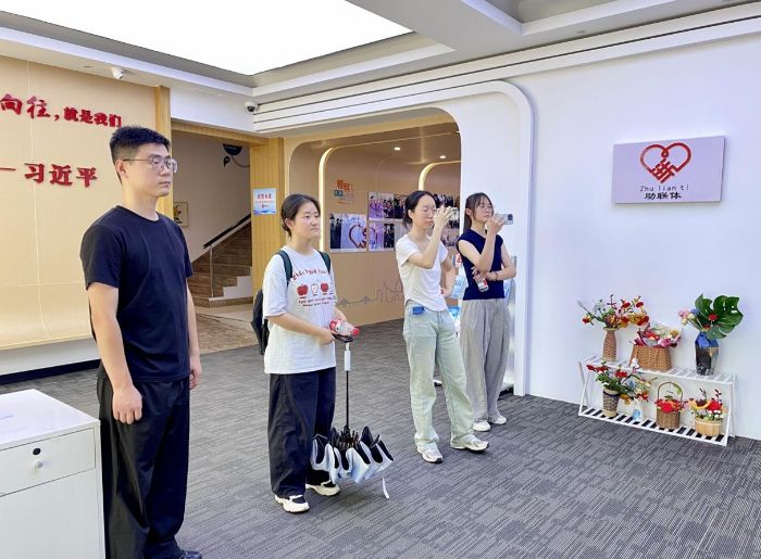 “微光聚暖” 照 “夾心”：杭州助聯體里的 “精準” 與 “溫度”——浙江工商大學 “助聯萬家 浙里共富” 實踐團解碼 “弱有眾扶” 新實踐