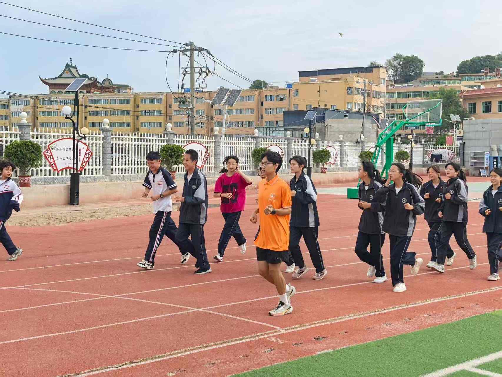 游戲歡笑與暖心陪伴 蘭理工材料學院“心光拾彩”實踐隊溫暖東鄉孩子夏日時光