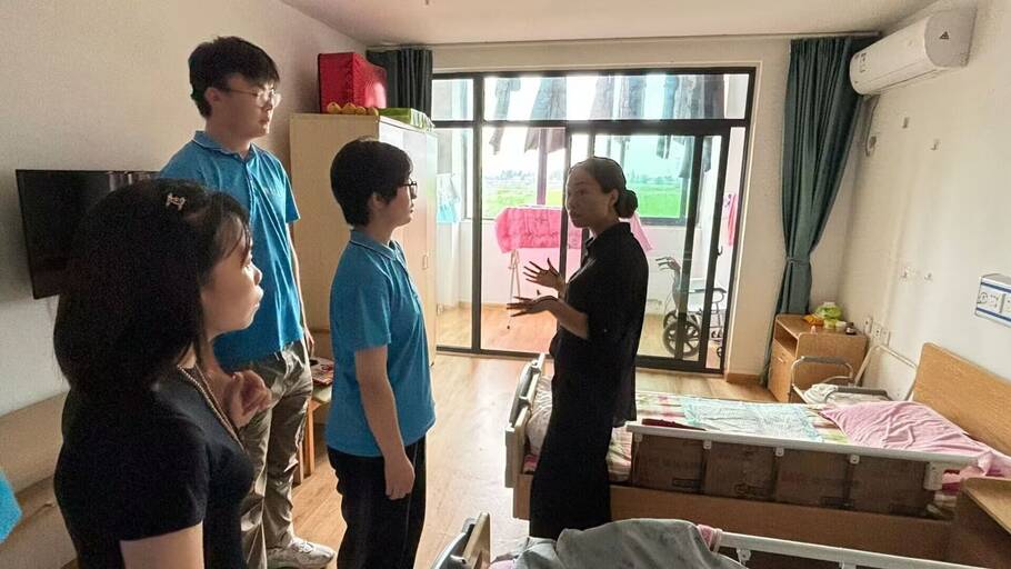 "愛在夕陽與童真間流淌：'童心相伴 夕陽同輝'的實踐之旅"