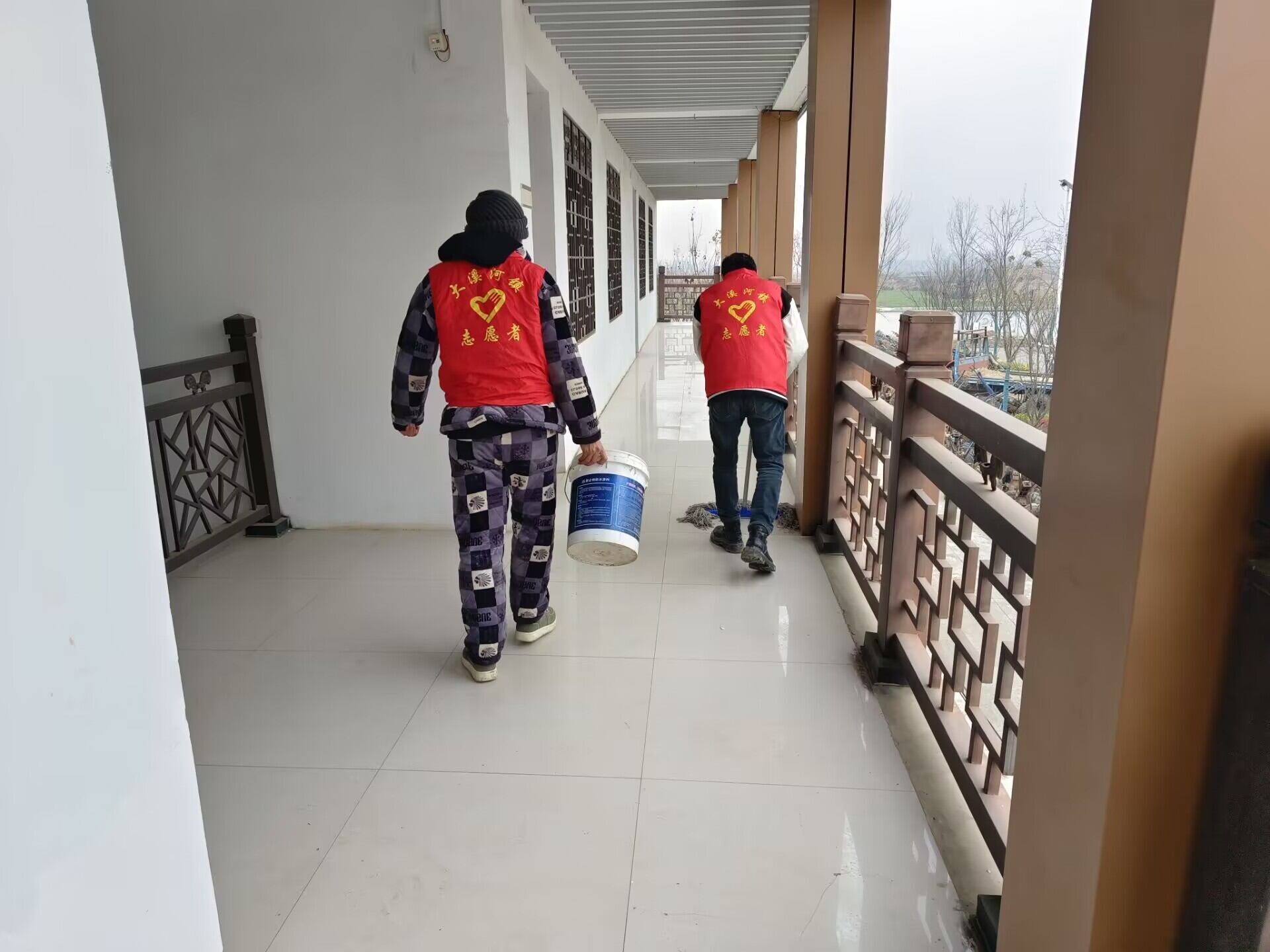 青年志愿者助力圣廟村環境整治 打造文明鄉村新風貌