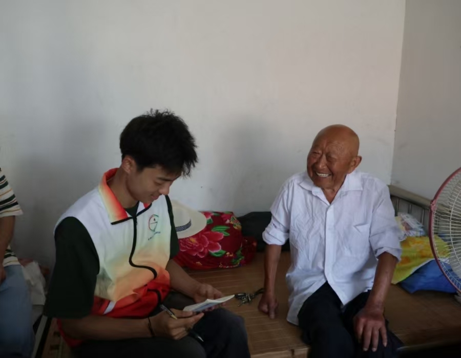 人文藝術系開展“訪談抗戰老兵”暑期活動