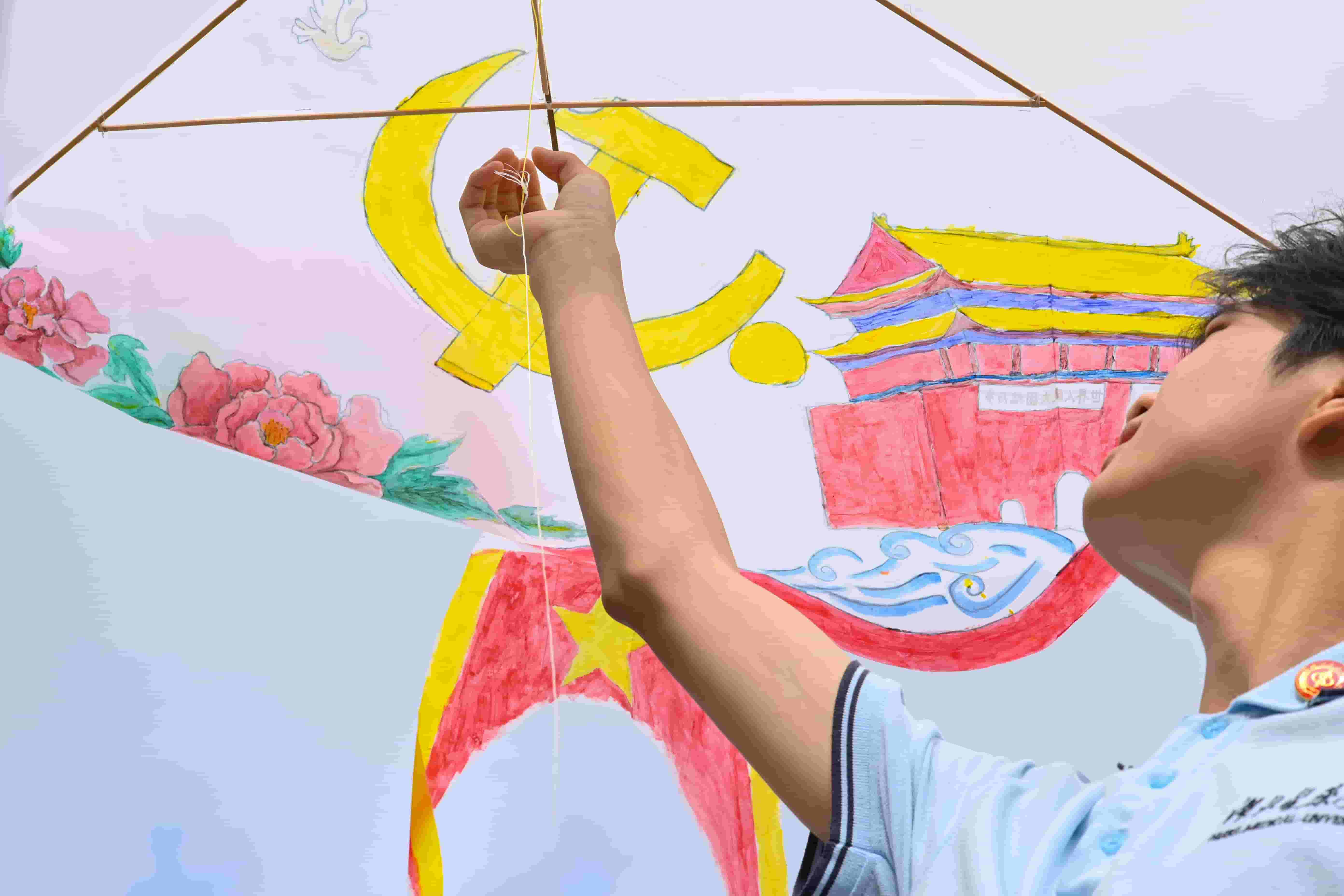 童心繪夢，青春筑鄉——“雛鷹計劃”實踐隊用活力點亮鄉村課堂