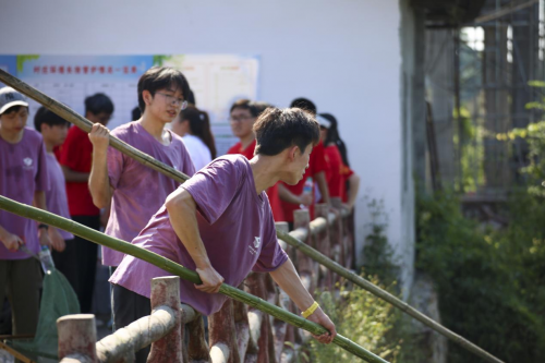 夏日里的青春行動：江西理工學子為符竹村改善環境、筑牢安全