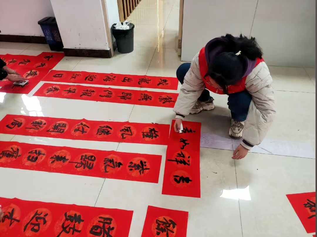 墨香四溢，情暖社區——星園社區志愿者寫春聯活動圓滿舉辦