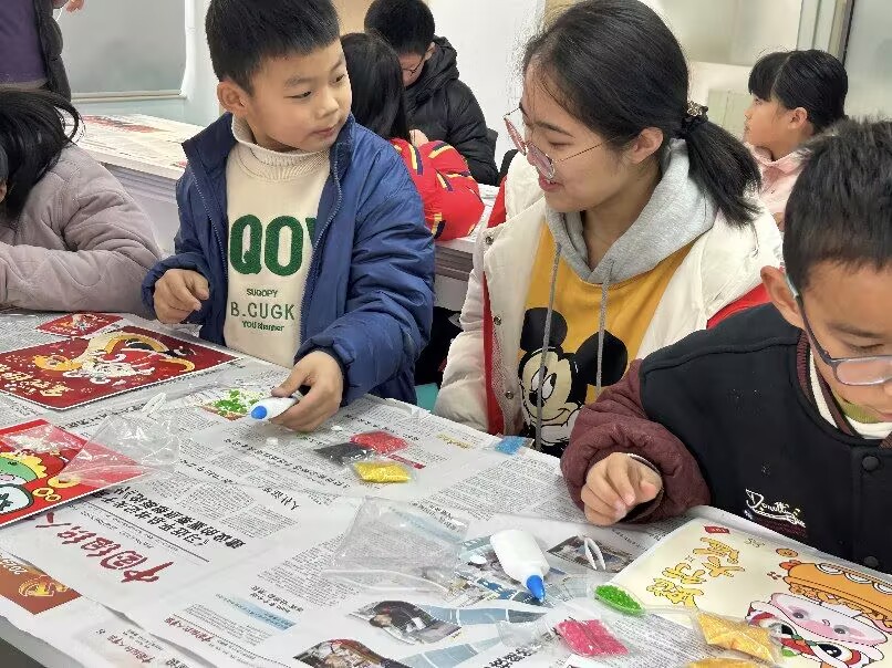 童趣課堂傳文化，藝術之美潤心靈