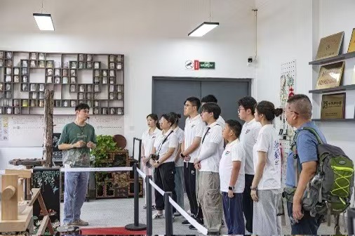 電子信息工程學(xué)院：漆彩流芳承千年，青春匠心續(xù)新篇