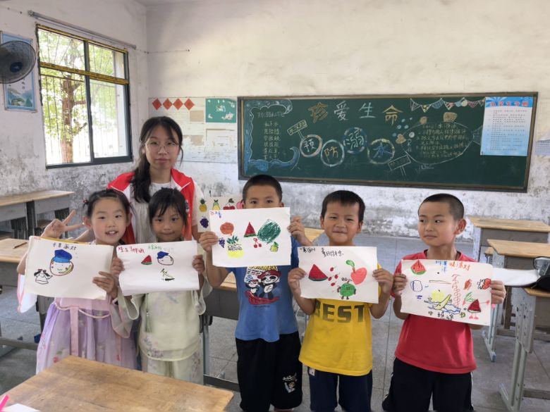 滿天星實踐隊隊員情系陽新鄉村，支教第二天精彩紛呈