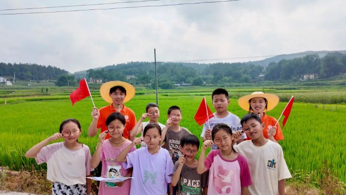 七彩假期潤童心：白溪關村留守兒童的實踐印記與成長