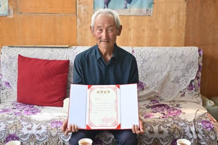 實踐進行時：對話“優秀共產黨員”特布登·感悟“兩路”精神促成長