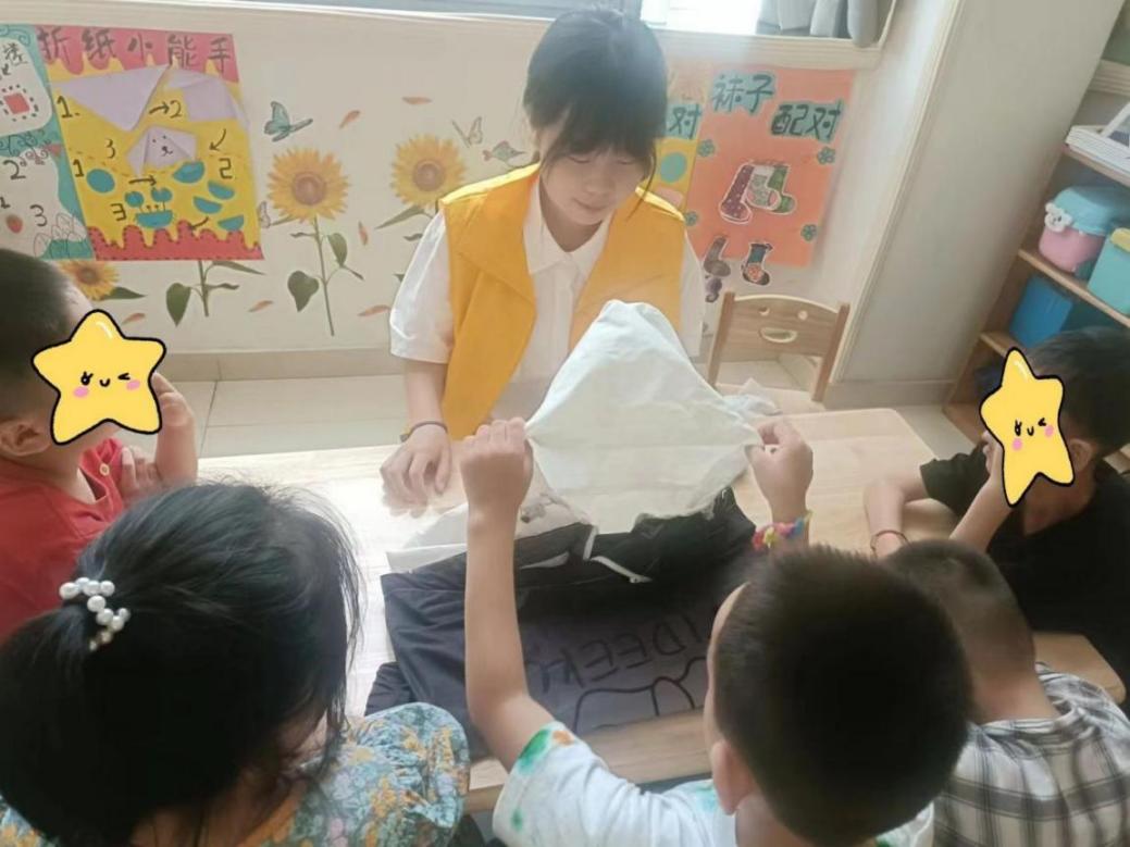 初學技能，擦桌疊衣