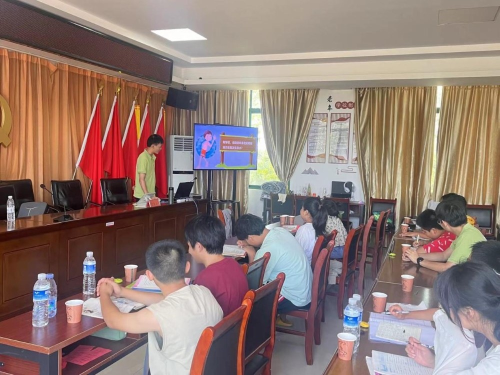 防溺水安全教育座談會(huì)暨月球探索科普分享會(huì)圓滿召開