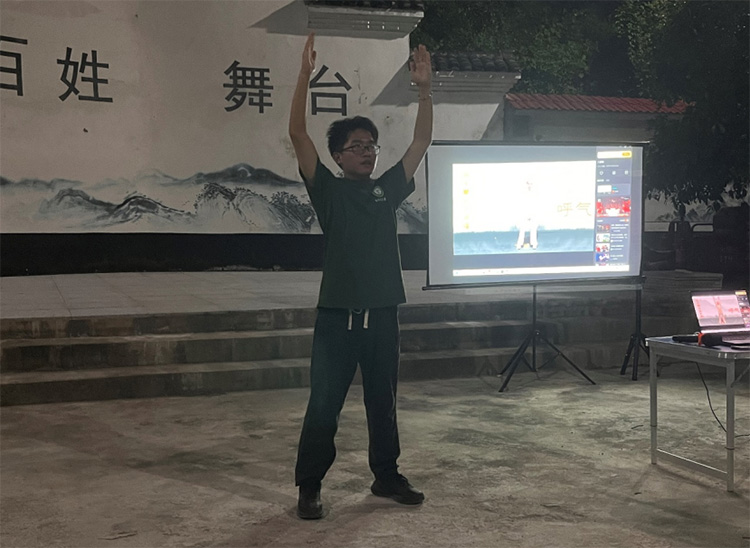 “芙蓉學子 鄉村振興”：八段錦進鄉村，“芬享”健康新風尚