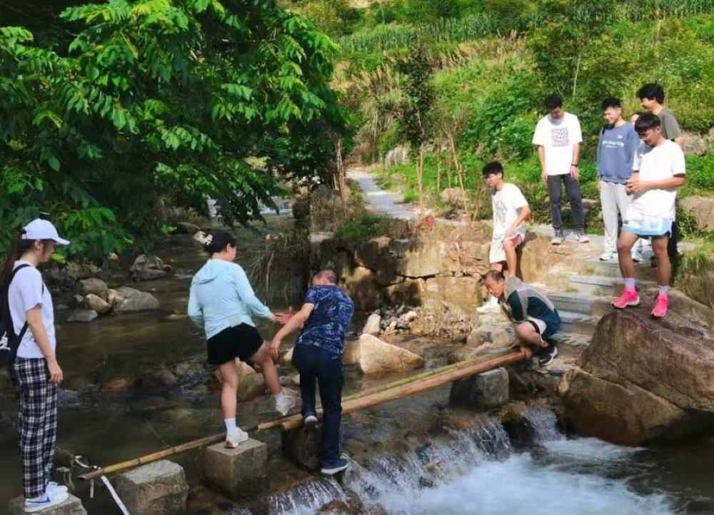 財大學子進家朋，共商核桃增值路