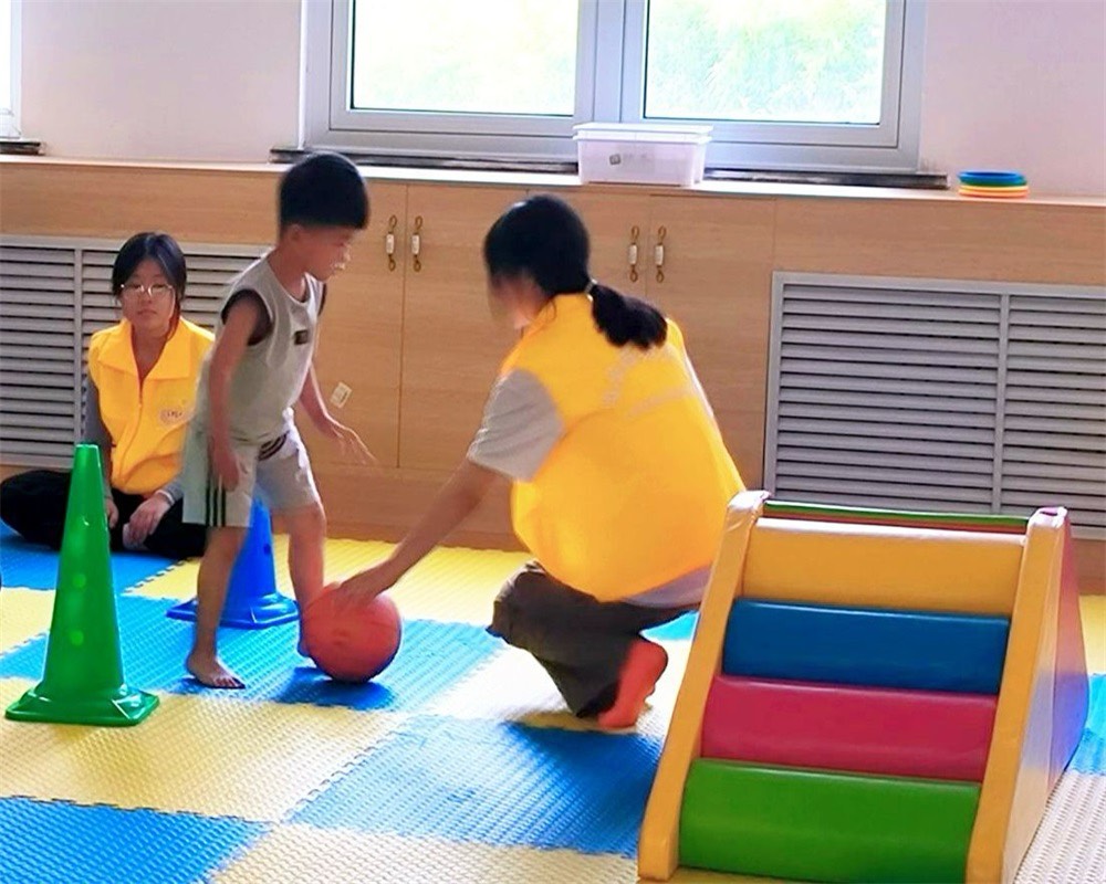 忙碌尋“寶藏”，好奇滿天星