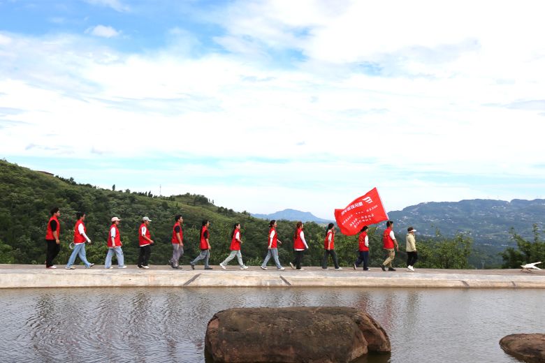 青春賦能鄉土·實踐書寫擔當——重慶移通學院“綦彩杏林·情暖古劍”鄉村振興促進團“三下鄉”活動