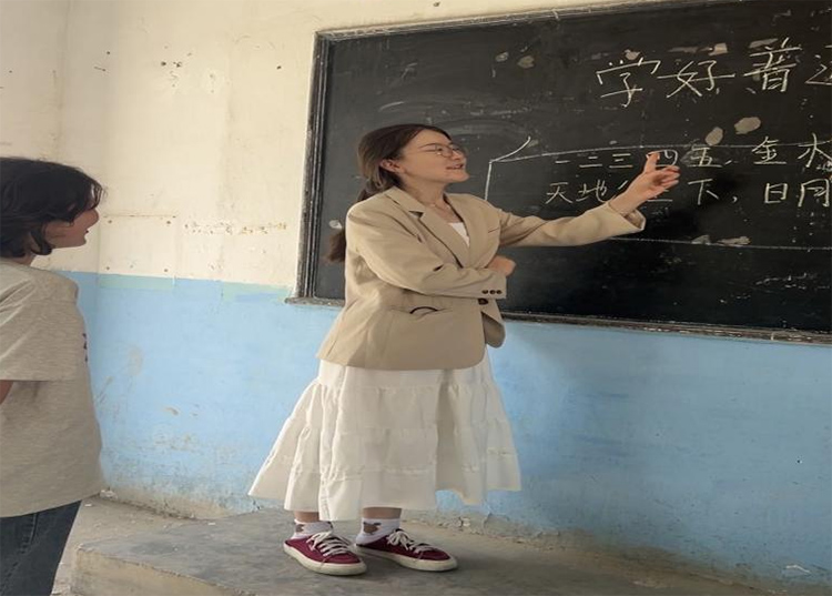 且末縣第十一小學愛心行動：普通話普及與環境美化同行，共促兒童全面發展