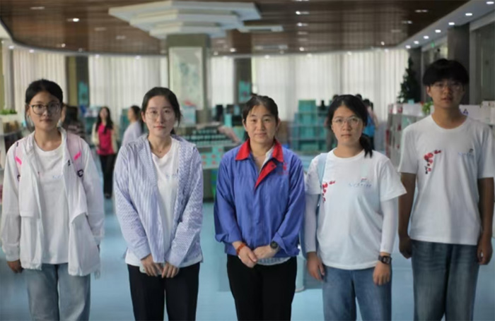 山東理工大學(xué)管理學(xué)院“玫”好藍(lán)圖實(shí)踐團(tuán)參觀華玫生物科技有限公司生產(chǎn)