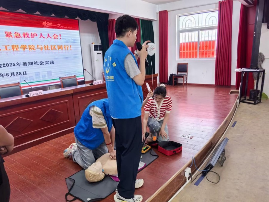 鹽城工學院信息工程學院志愿者團隊深入社區開展急救科普實踐