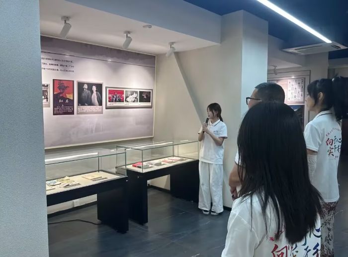 重慶工商職業學院實踐團隊走進萬州西山公園 感悟江姐精神 淬煉青春信仰