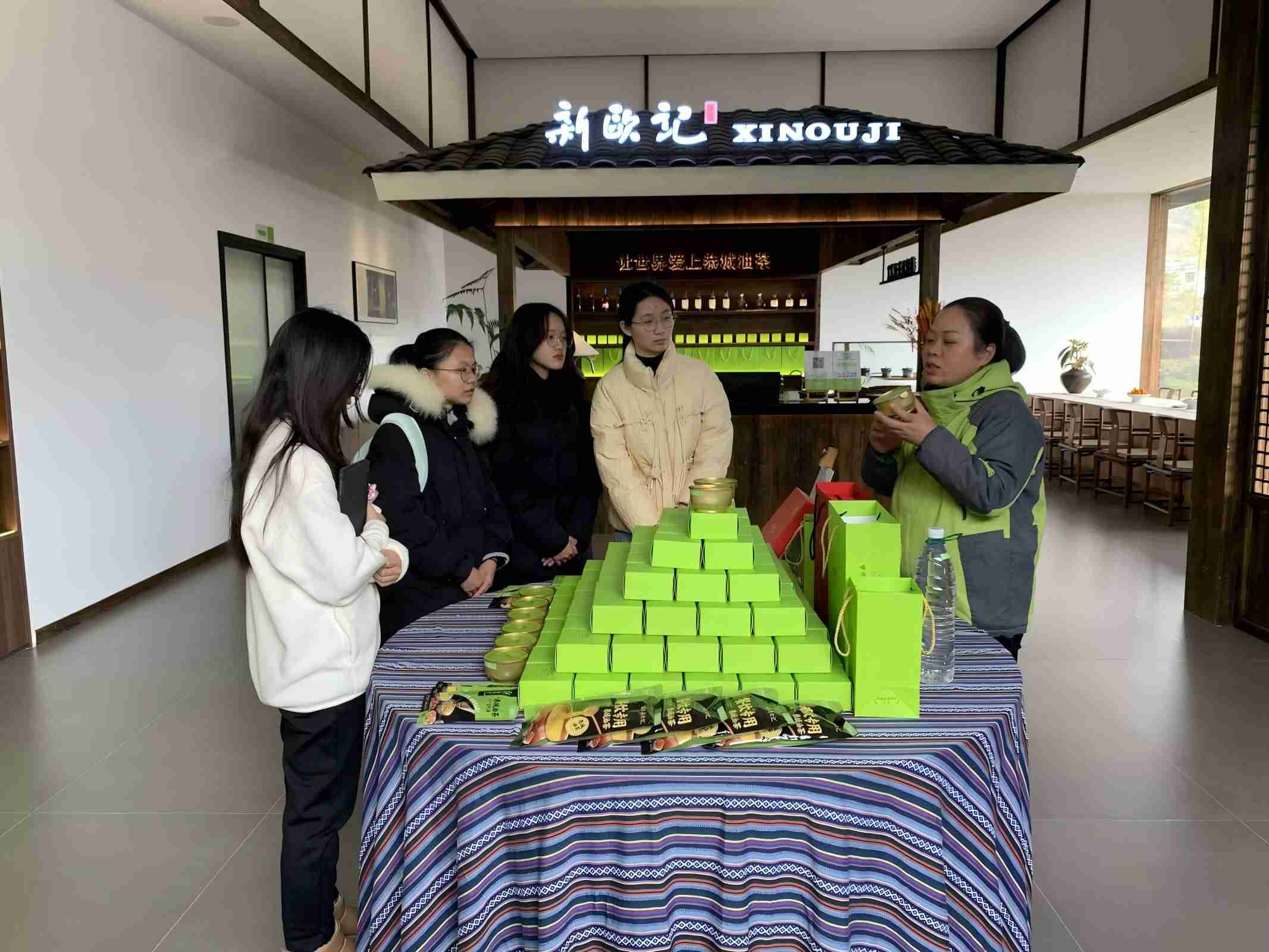 恭城“油茶+”:民族特色產(chǎn)業(yè)多業(yè)態(tài)發(fā)展賦能中華民族共同體意識示范區(qū)建