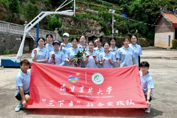 “農(nóng)旅換新，育苗筑夢(mèng)”實(shí)踐隊(duì)采摘荔枝