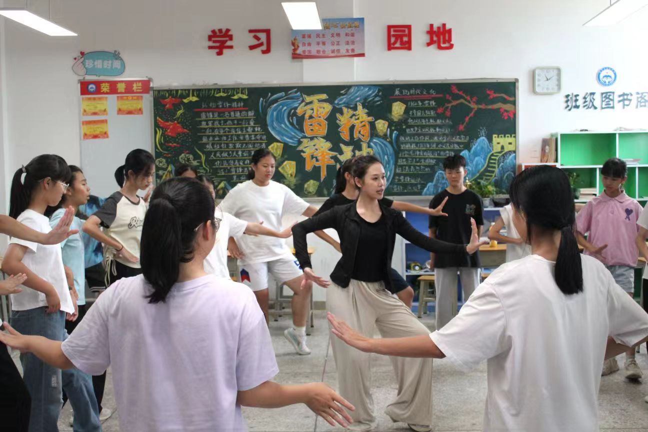 廣東技術(shù)師范大學(xué)“舞躍獅騰”百千萬工程突擊隊(duì)開設(shè)多元舞蹈課程：觸動(dòng)心靈之舞