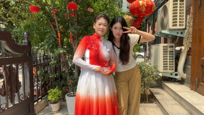 與老干部大學舞蹈隊李萍奶奶共舞-感受銀發風采