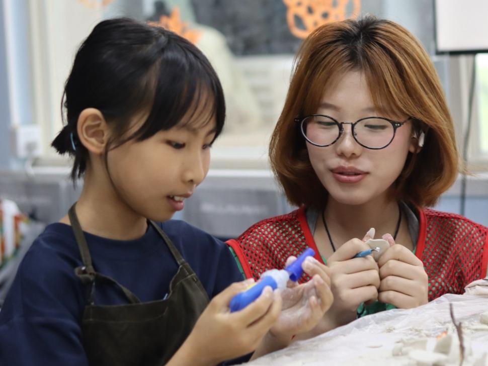 夏日書香里的志愿微光，溫柔守護童心成長