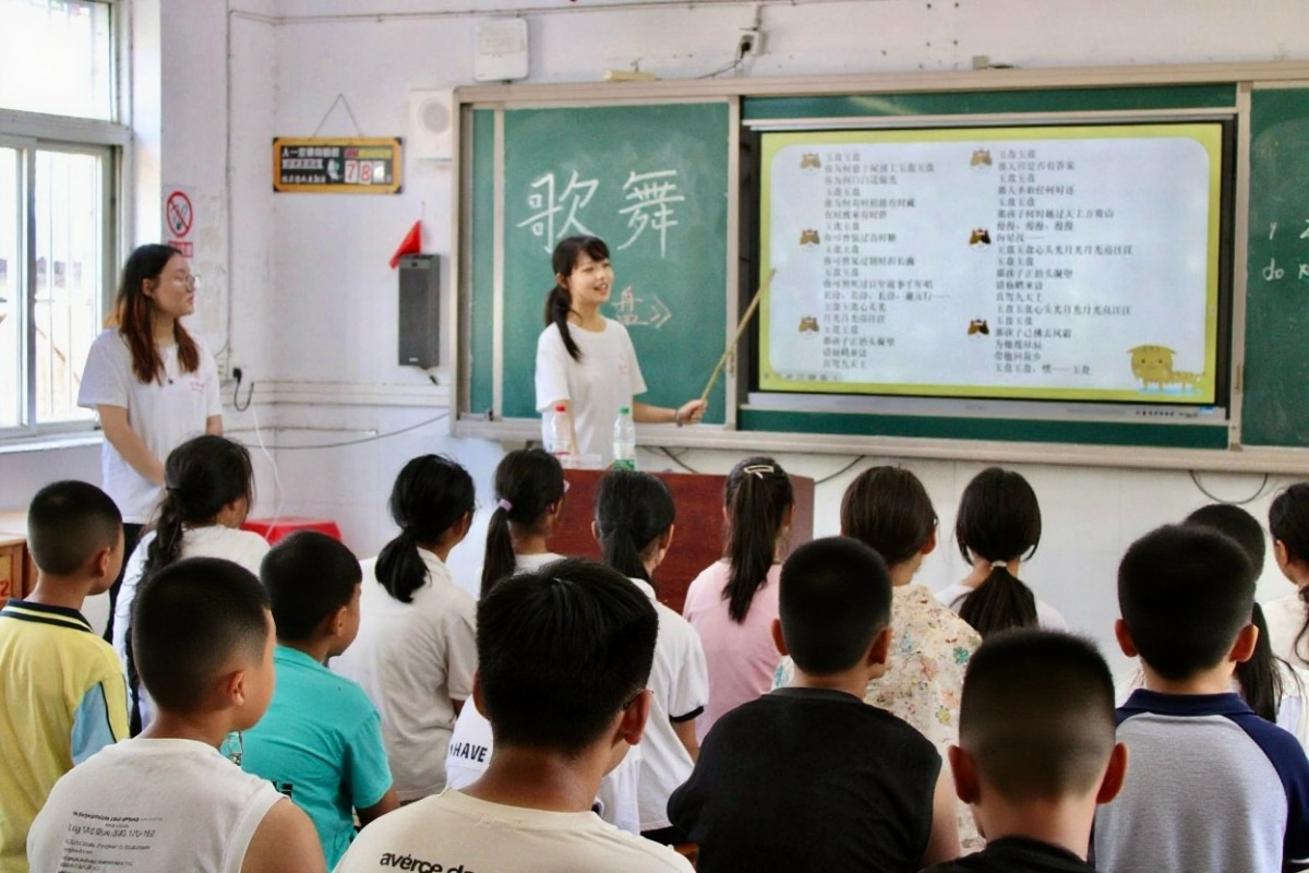 2025年暑期“三下鄉(xiāng)”社會實踐系列報道——語言文化與傳媒學院赴六安市石板沖鄉(xiāng)開展暑期社會實踐