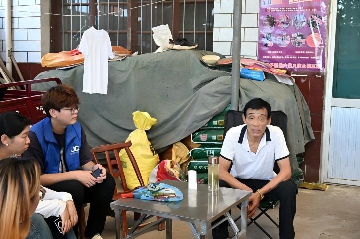 鄉音啟古卷，新筆續村聲