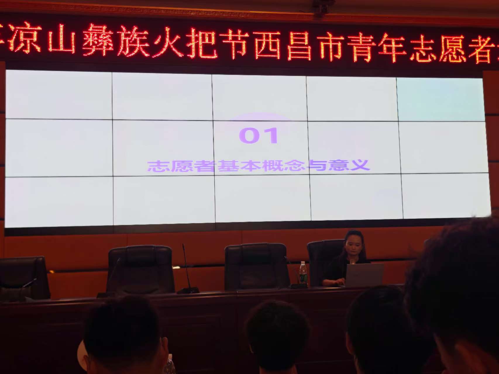 畢摩古調吟誦祈福真言，彝寨新火照亮盛世華章