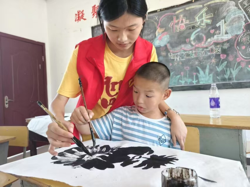 以愛之名，為留守兒童種下紅色與藝術的種子