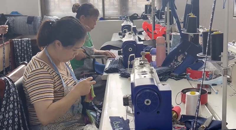 實踐調研∣飛針走線織就鄉村新畫卷，千家萬戶繡出一片“桃花源”