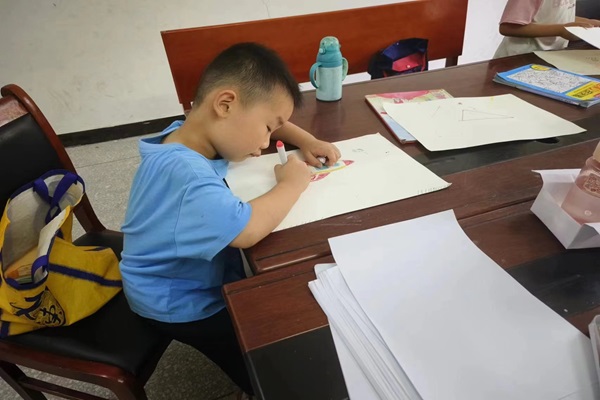 武昌理工學(xué)院“青春筑夢(mèng)”通城志愿服務(wù)隊(duì)開展——用畫筆描繪心中所想心理健康教育課程